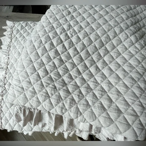 Diamond Ruffle Embroidered Shabby Chic 3 pc Queen Quilt Set - Picture 10 of 11